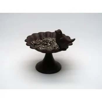 Pítko s ptáčkem na noze