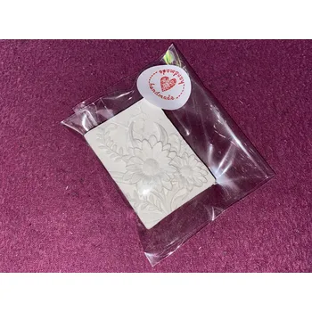 Svícen HandMade by VeJa Dárkově baleno - obdelníkový tvar kopretin