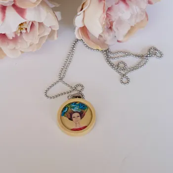 Náhrdelník Zuzana Honsová Dřevěný náhrdelník s mým obrázkem