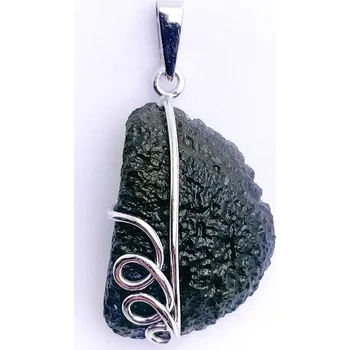 Přívěsek Stříbrný přívěšek s neopracovaným vltavínem 2,8cm. x 2,0cm