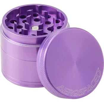 Čtyřdílná drtička Aerospaced by Higher Standards, 50mm, lila (Čtyřdílné drtičky Aerospaced by Higher Standards se vyznačují ostrými zuby ve tvaru diamantu, které drtí materiál na jemnou a rovnoměrnou konzistenci – připrava na bezkonkurenční zážitek ze)