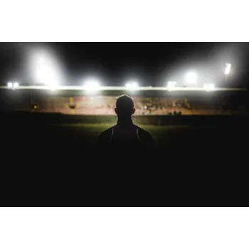 Plakát Plakát, Obraz - Athlete walking towards stadium silhouette, wilpunt