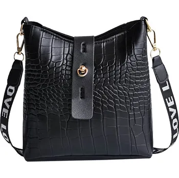 Kabelka Dámská "crossbody" kabelka s motivem krokodýlí kůže Barva: Černá