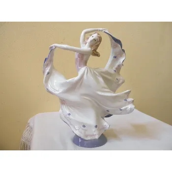 PORCELÁNOVÁ SOCHA TANEČNICE 33 cm