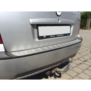 Tuning Práh pátých dveří s výstupky, stříbrný matný - Škoda Octavia I. Limousine (Práh pátých dveří s výstupky pro Škoda Octavia I. Limousine 1997-2005)