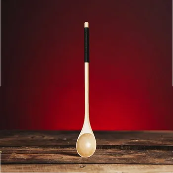 Dřevěná lžička světlá s černým pletením