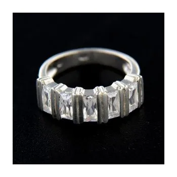 Prsten Stříbrný prsten s kamenem