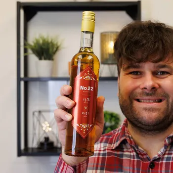 Medovina Včelařství Domovina Medovina s příchutí bylinek a koření Objem: 500 ml alk. 13% obj.