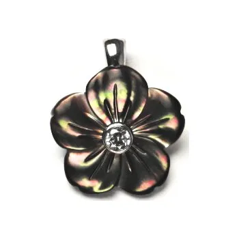 Šperk Stříbrný přívěsek kytička přírodní perleť - P1489 (Stříbrný přívěsek s kytičkou z perleti)