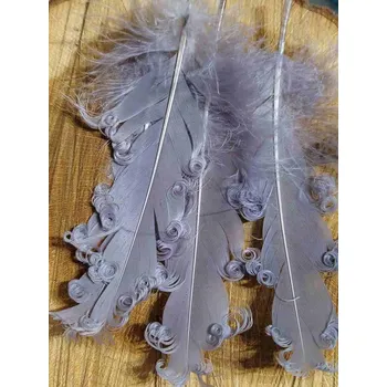 Husí peří kudrnaté délka 12-18 cm barva šedá