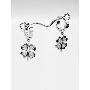 Náušnice Ocelové náušnice - Kruhy se čtryřlístky ve stříbrné barvě