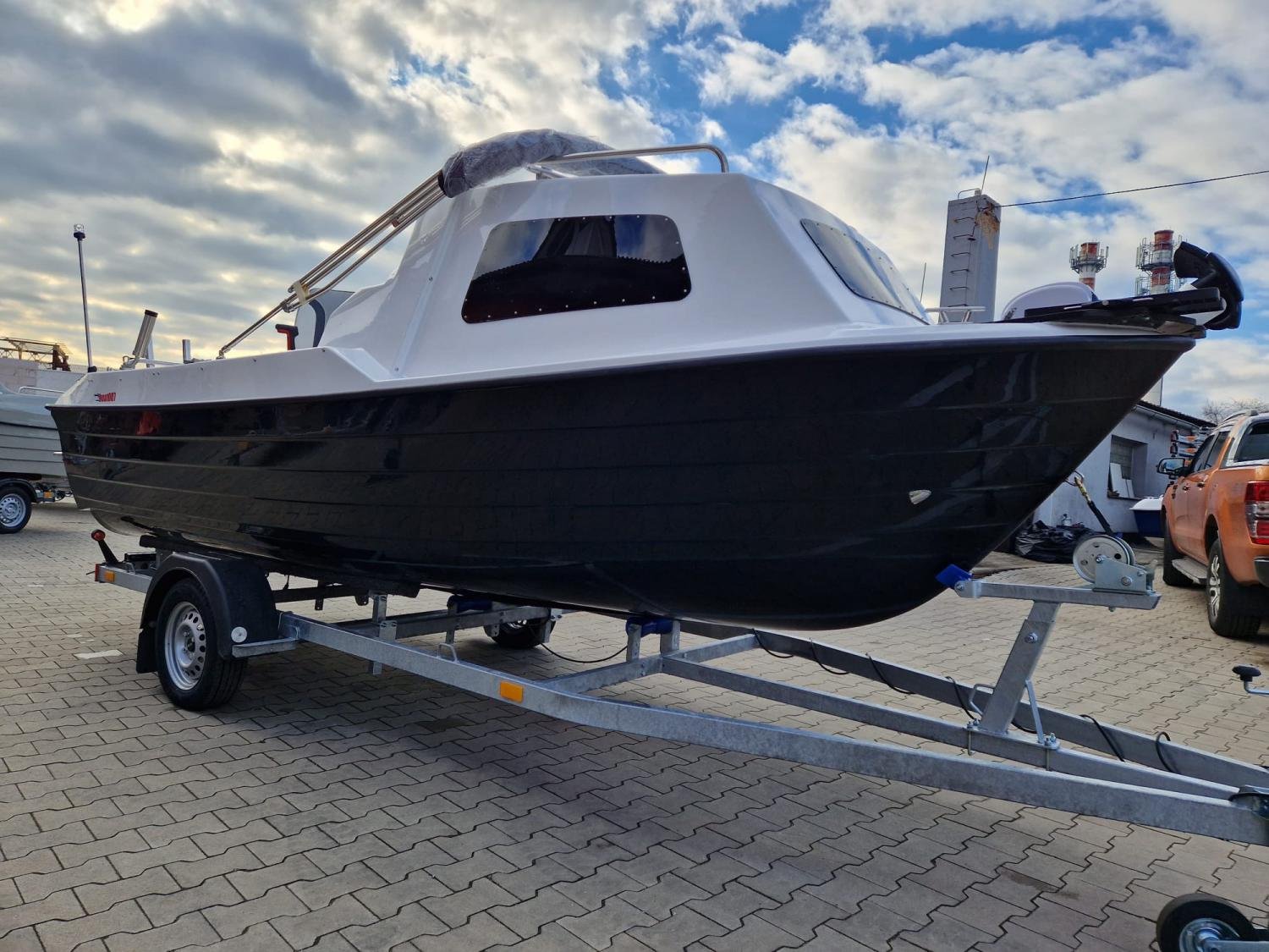 Motorový člun BT 555 Fish
