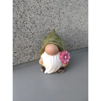 Skřítek s květinou menší