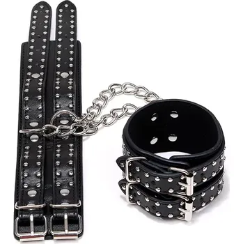 Pouta z umělé kůže se stříbrnými hroty