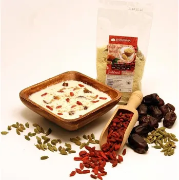 Zdravá kaše do hrnku - Jáhlová s goji, datlemi a kardamonem