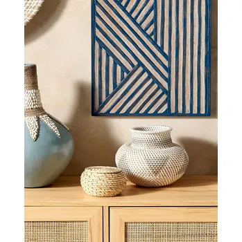 Váza Dekorativní váza bílá a šedá ratanová 22 cm ručně vyrobená přírodní styl bytový doplněk na sušené květiny Beliani