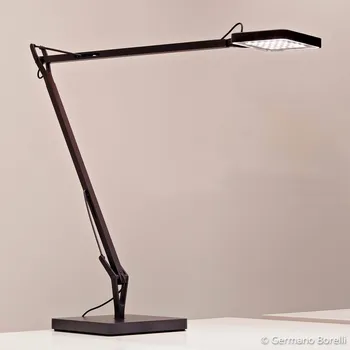 Lampička FLOS Kelvin - LED stolní lampa v černé barvě - délka základní hrany 16 cm, délka horní hrany 10 cm Černá LED 7,5 W celkem - Doprava zdarma