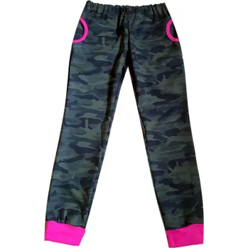 Betty Mode (ušito v ČR) Dívčí bavlněné tepláky tmavě zelený maskáč s růžovou