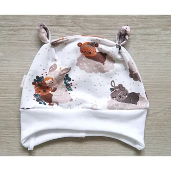 Kojenecká čepice AMÁLKA Elastická čepička, spící zvířátka na obláčku Velikost: 74-80