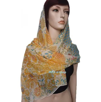 Šátek Šátek lehký šifónový s orientálními vzory s květy a pávy - žlutý