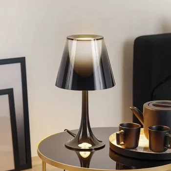 Lampička FLOS Miss K - Stolní lampa Philippe Starck černá - Ø základny 16,2 cm černá, průhledná 1 x 70 W - Doprava zdarma