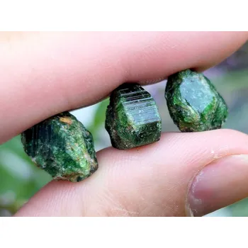 Přírodní kámen Chrom turmalín krystal (Tanzánie)