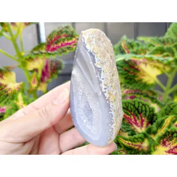 Přírodní kámen Achát šedý geoda s dutinkou 222g (Brazílie)