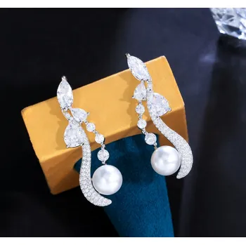 Náušnice B-TOP Postříbřené náušnice s AAA zirkony a perlou Bling