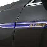 R LINE modrý znak na blatník a dveře VW Passat B8 včetně Facelift -- od roku výroby 2015- / 2019-