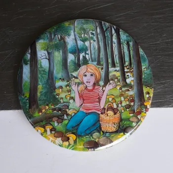 Dekorativní magnet Zuzana Honsová Houbařský sen - magnet 56 mm