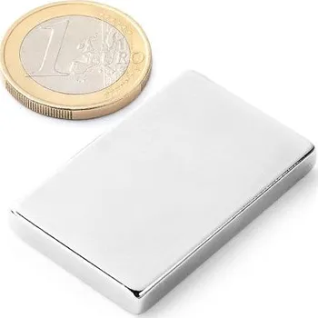 Dekorativní magnet Neodymový magnet kvádr 40 × 25 × 5 mm, síla 13 kg