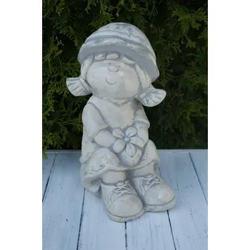 Figurka sedící děvčátko
