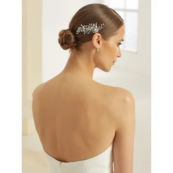 Čelenka StudioAgnesSvatební hřebínek do vlasů z krystalů a perel 395