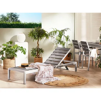 Zahradní lehátko Zahradní venkovní lehátko ze šedého a stříbrného dřeva vyrobené z hliníkového rámu s nastavitelným sklopným opěradlem Beliani