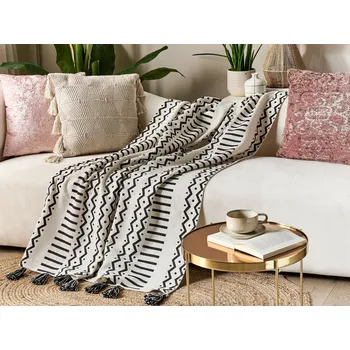 přikrývka Přikrývka bílá a černá bavlněná 130 x 180 cm geometrický vzor střapce přírodní design ložnice obývák Beliani