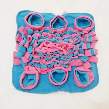 Hračka pro psa DogLemi IQ Candy čmuchací kobereček 45 x 45 cm modrý/růžový