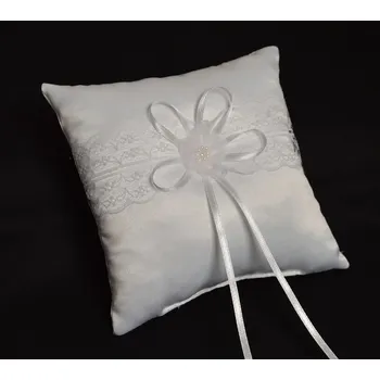 Svatební dekorace Šatoli.cz Bílý polštářek pod snubní prstýnky s krajkou a mašličkou