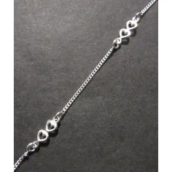 Řetízek Jednořádkový stříbrný řetízek 19cm dlouhý zdobený srdíčky