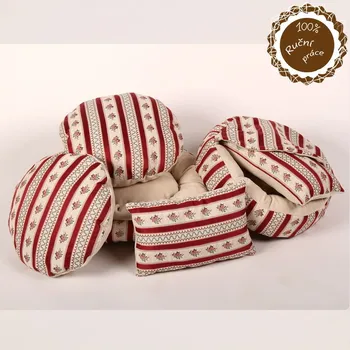 Pelíšek pro psa Zámecká paní - červená sada pelíšků 40cm + polštáře Smarti Fashion (Ručně šitá sada pelíšků Zámecká paní - červená s průměrem 40 cm.)