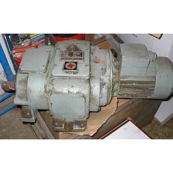 Variátor VA 02 B311-02 , výstupní otáčky 30-180 ot./min, 0,75 kW (Nepoužitý variátor TOS Znojmo. Kroutící moment 101-30 kN. Obsahuje elektromotor 4 AP 80 - 04, 0,75 kW, 1380 otáček za minutu. Plynulá mechanická regulace otáček za pochodu.)