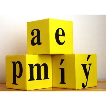 Dřevěná hračka demonstrační kostky s&nbsp;písmeny -