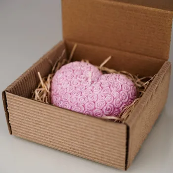 Svíčka Přírodní vonná svíčka palmová - AROMKA - Valentýnské srdce květinkové v krabičce Barevný: Růžová