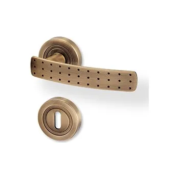 Dveřní kování AC-T SERVIS Dveřní klika BREMEN bronz - kulatá rozeta Provedení kliky: vč. rozety BB - obyčejný klíč, Mechanizmus rozety: Kovová konstrukce