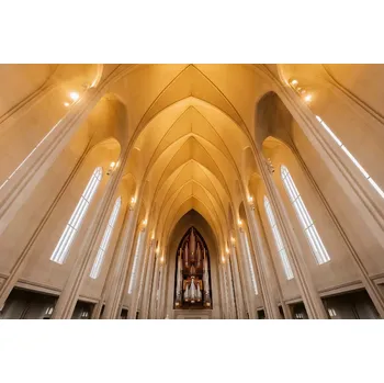 Fototapeta DIMEX | Vliesová fototapeta Kostel Hallgrímskirkja MS-5-0948 | 375 x 250 cm| bílá, béžová + Vliesová fototapeta na stěnu DIMEX Kostel Hallgrímskirkja MS50948 v rozměru 375 x 250 cm + lepidlo zdarma
