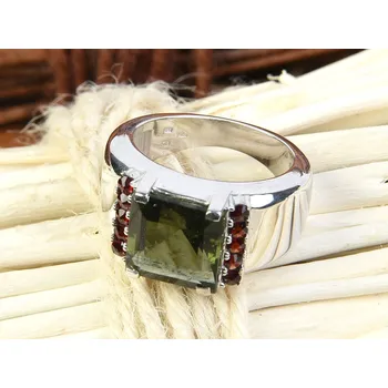 Prsten Vltavín prsten a granát čtverec 10 x 10mm standard brus Ag 925/1000 + Rh