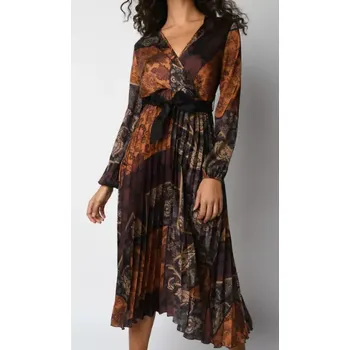 Dámské šaty Saténové šaty Nuna Lie (Dámské plisované šaty italské značky Nuna Lie)