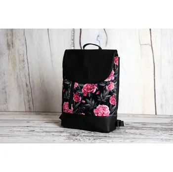 Městský batoh Pavlína Lepší Batoh Merlin pivoňky černý