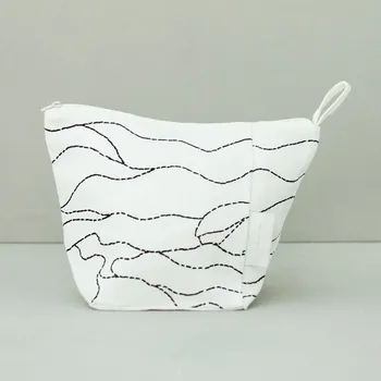 Kosmetická taška Saana ja Olli Kosmetická taštička Rakkauden meri, malá / bílo-černá