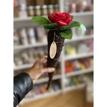 umělá květina RV studio Louny s.r.o. Mýdlová růže v kónickém proutěném držáku 1ks Barva: Červená