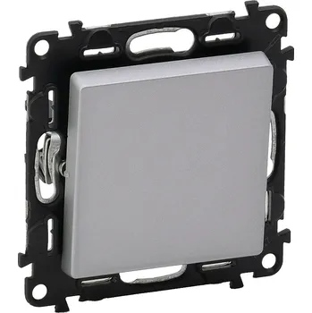 Elektrická zásuvka Legrand VALENA LIFE Křížový přepínač č.7 HLINÍK 10AX 250V IP2X, šroubové svorky. Přístroj je dodáván s krytkou /752307/